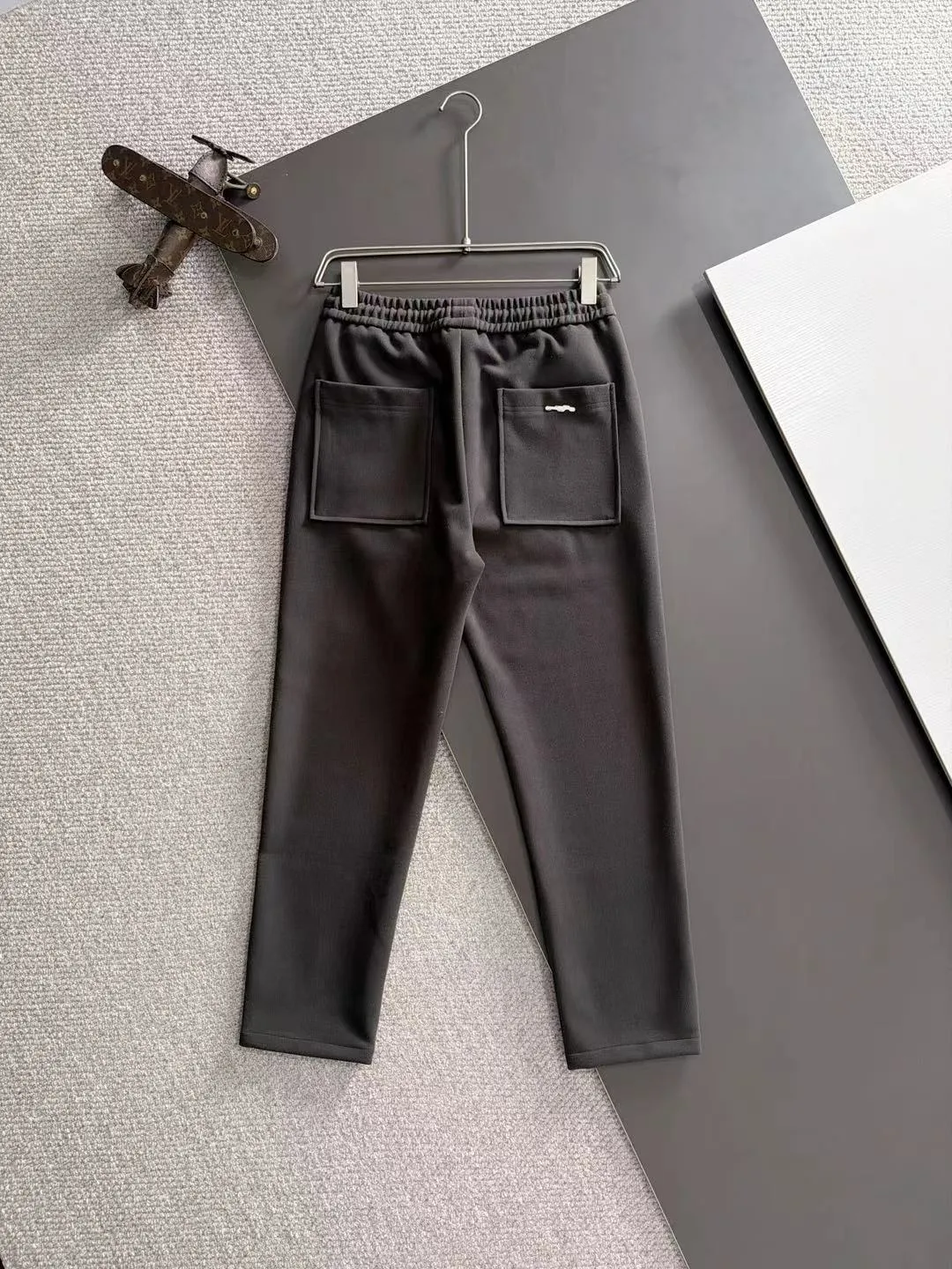 Next day shipping P360 Big Goose 2025 new autumn elastic band casual pants, thick counter-customized fabrics, high breathability and comfort, impeccable details, brand element design concept, reflecting high quality. It feels delicate and soft! It presents a casual cut and the upper body shape is great! Size: M-3XL